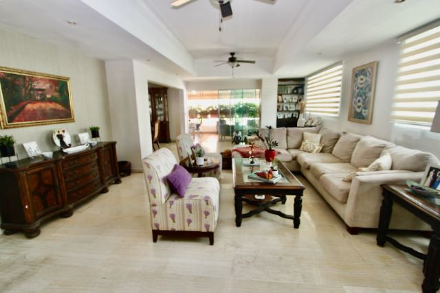 VENDO PENTHOUSE EN NACO DE TRES NIVELES en República Dominicana