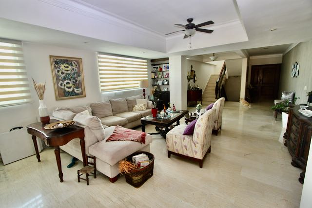 VENDO PENTHOUSE EN NACO DE TRES NIVELES en República Dominicana