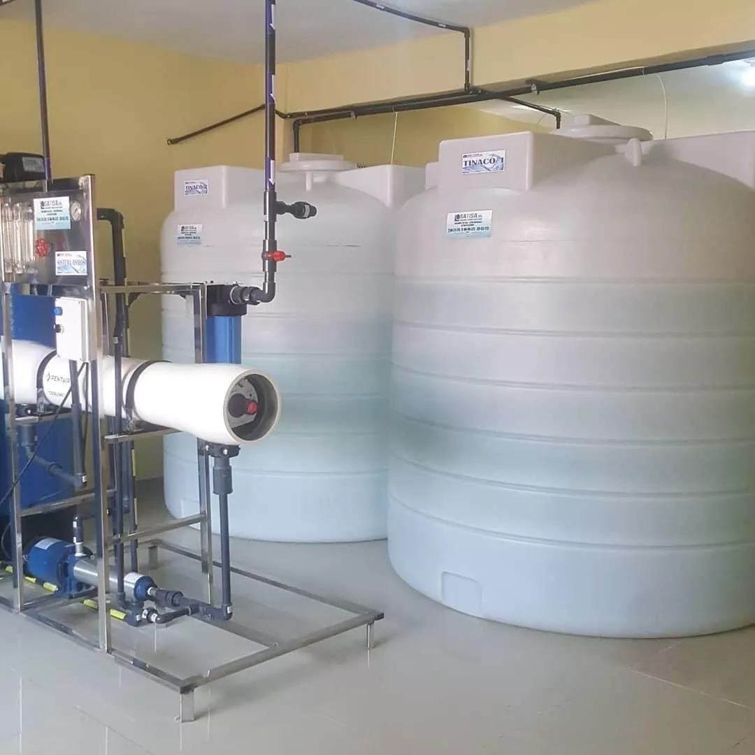 Tinacos Color Blanco Natural Y Color Negro