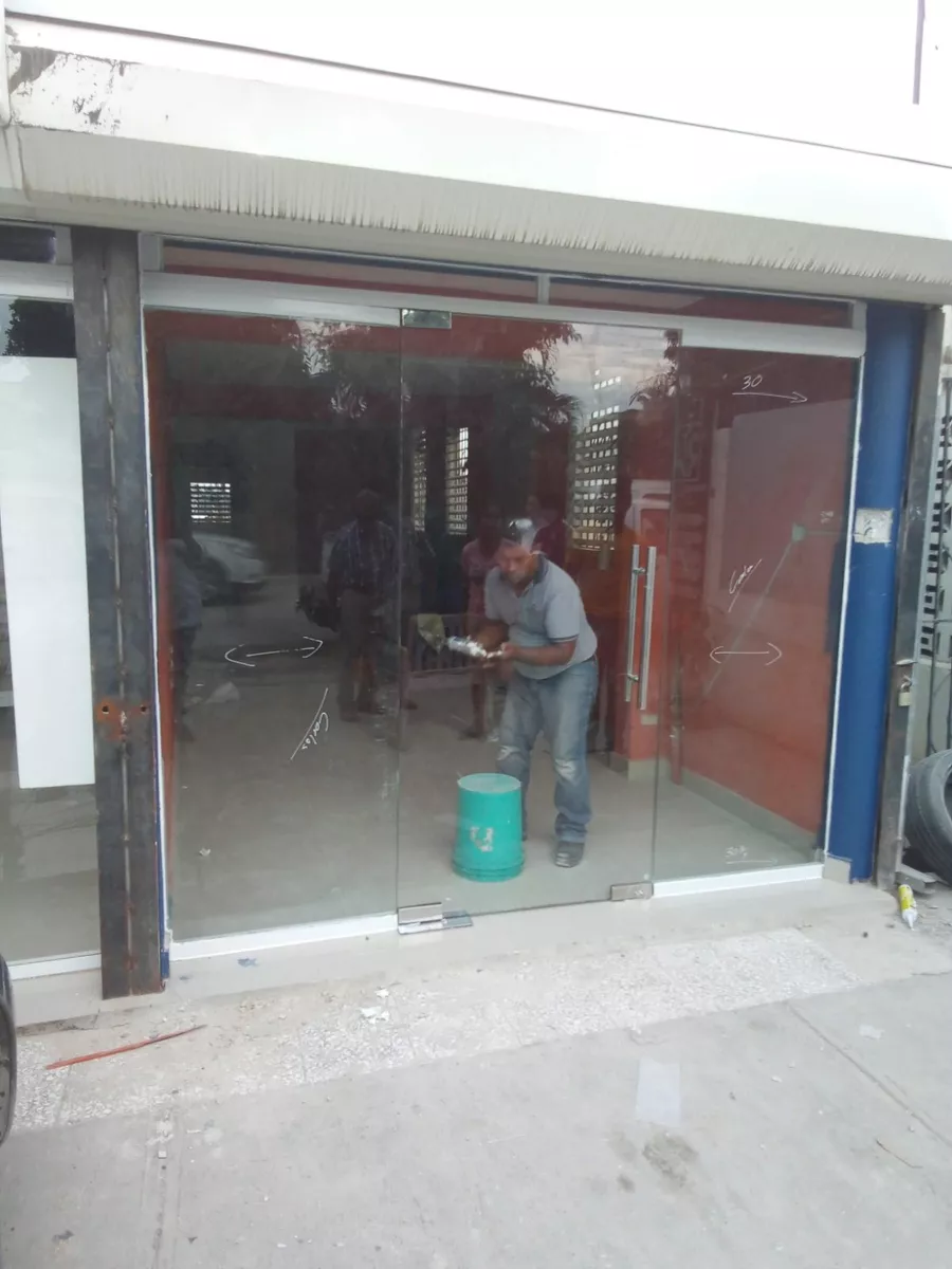 Puertas Flotantes Comerciales De Cristal Y Aluminio