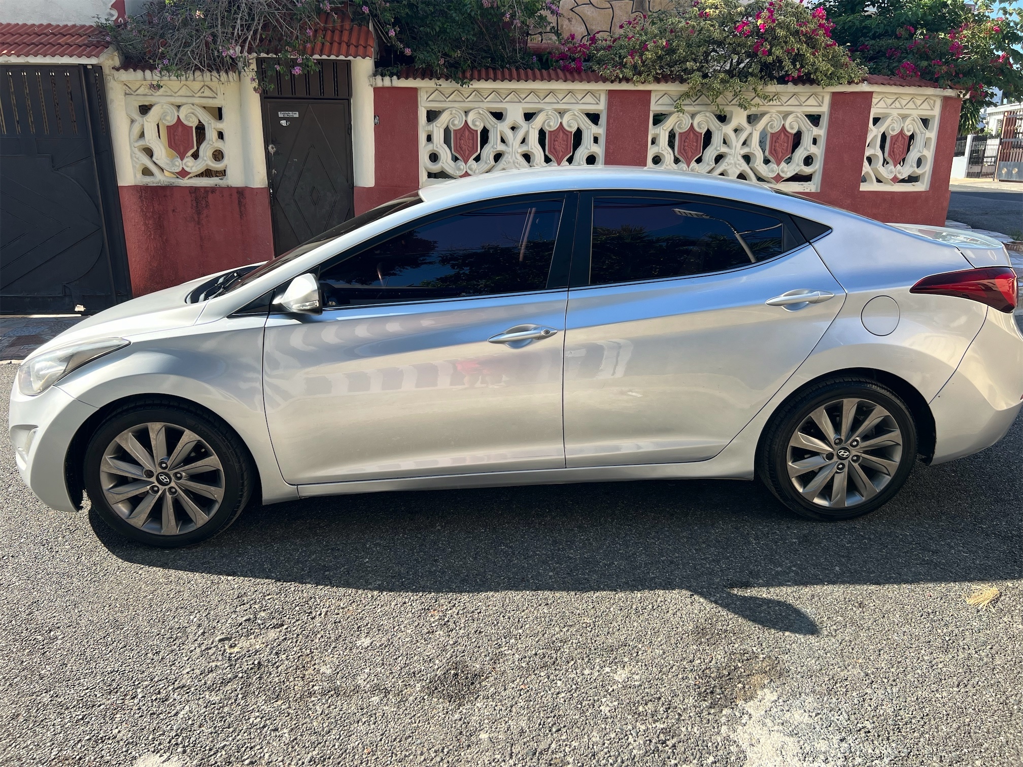 SE VENDE HYUNDAI AVANTE 2014 GLP FULL