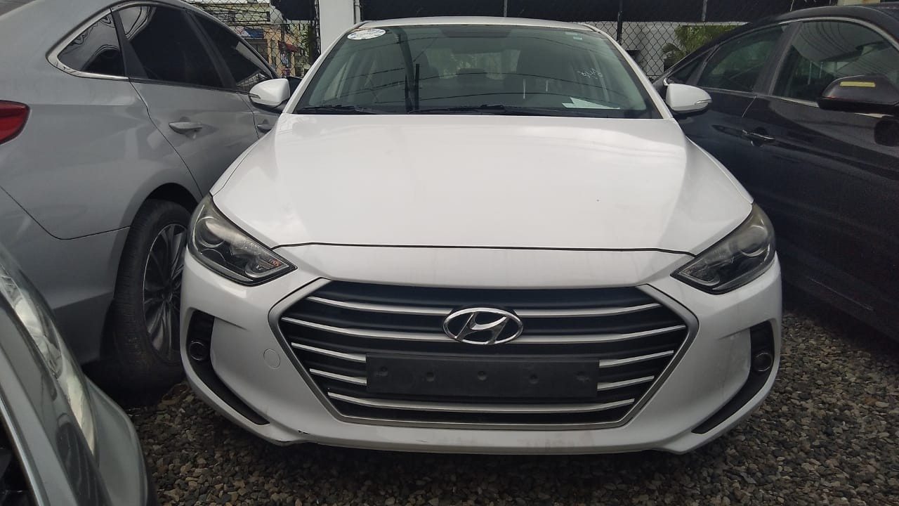 HYUNDAI AVANTE 2018 BLANCODESDE: RD$730,100.00