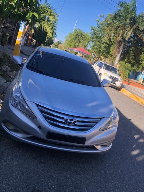 Vendo carro Hyundai sonata y20 2014