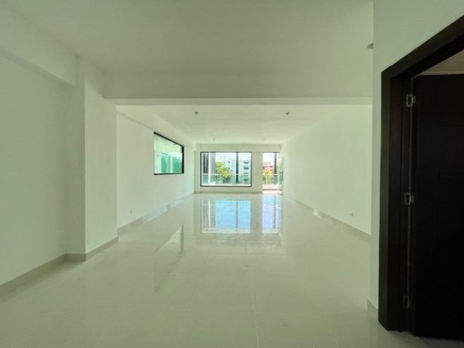Locales Comerciales en Venta, en Alma Rosa II.