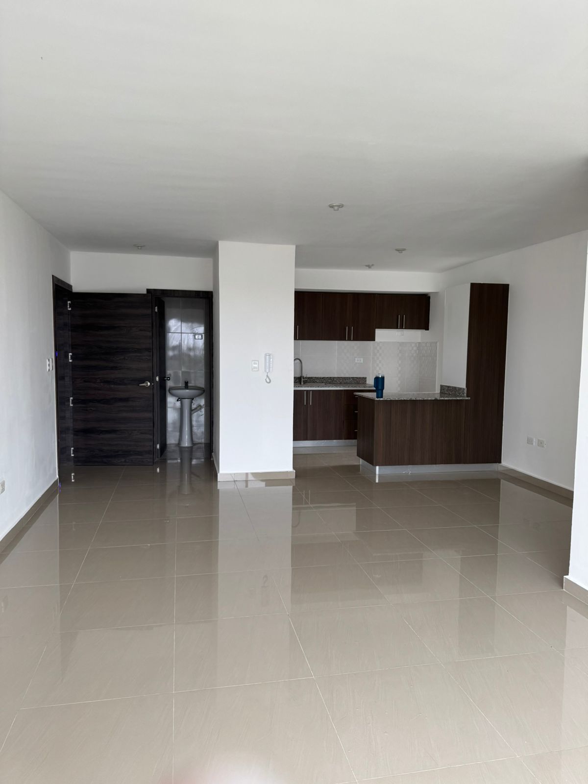 Apartamento Nuevo en venta 3 habitaciones en la Aut. de San Isidro, Santo Domingo Este.