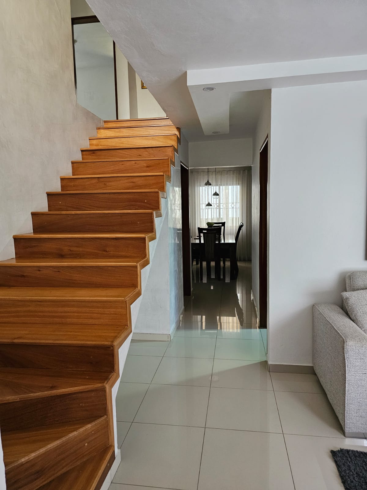 Casa en Venta de 2 niveles en Prado Oriental, Autopista de San Isidro, Santo Domingo Este.