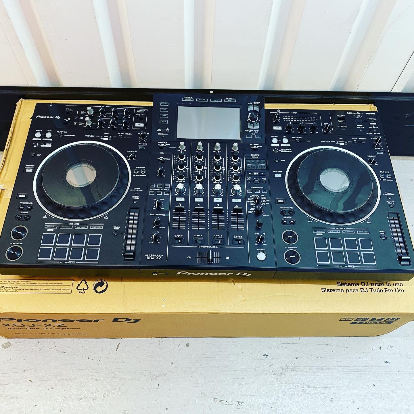 Pioneer DJ OPUS-QUAD, Pioneer DJ XDJ-RX3, Pioneer XDJ-XZ, Pioneer DJ DDJ-FLX10, Pioneer DDJ-1000, Pioneer DDJ-1000SRT, Pioneer DJ DDJ-REV7, Pioneer CDJ-3000, Pioneer DJ DJM-A9, Pioneer CDJ-2000NXS2, Pioneer DJM-900NXS2, Pioneer DJ DJM-V10-LF , Pioneer DJ DJM-S11, Pioneer CDJ-TOUR1 , Pioneer DJM-TOUR1 , Denon DJ Prime 4+ , Allen & Heath Xone:96, MODEL 1 PLAYdifferently , Rane Fou