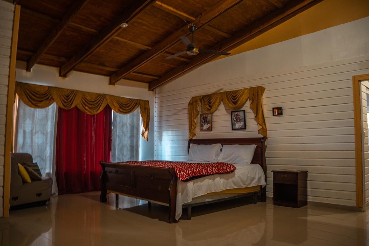 Villa Amueblada en Venta en Pedro Brand, con piscina, Santo Domingo Oeste.