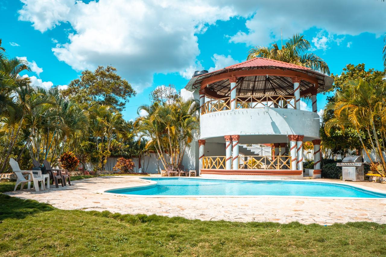 Villa Amueblada en Venta en Pedro Brand, con piscina, Santo Domingo Oeste.