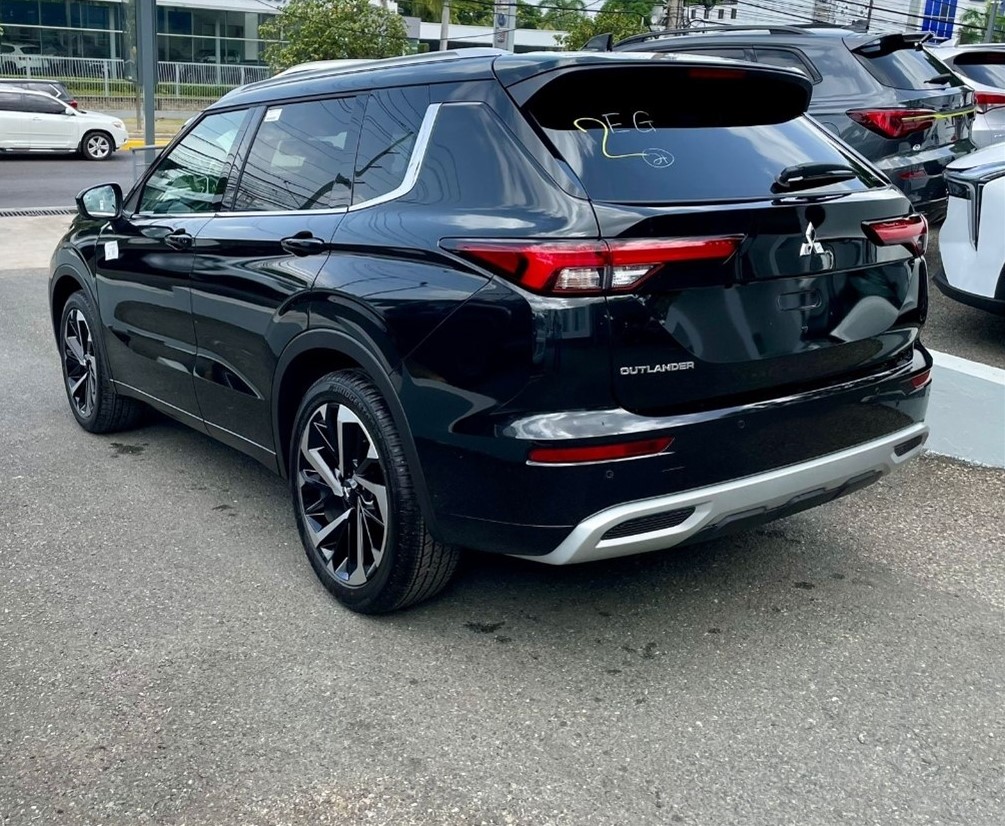 Mitsubishi Outlander Del Año, Nuevecita Y De Paquete, Esperandote En El Dealer!!