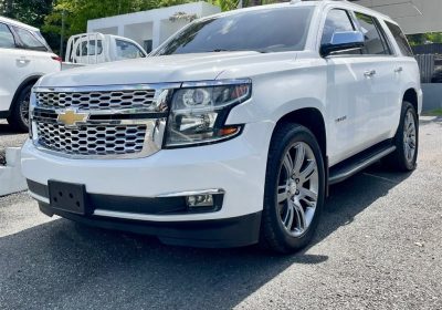 carros.charlies.dealer.chevrolet.tahoe_.2015.us27mil.1