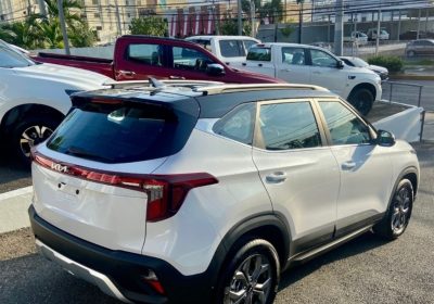 carros.charlies.dealer.kia_.seltos.2026.blanca.us28490.3-1