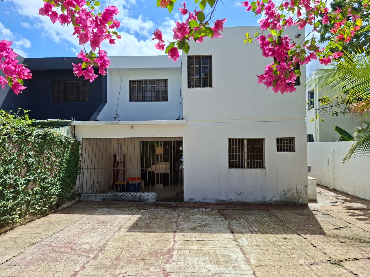 Casa en Venta en Arroyo Manzano Residencial Puerta de Hierro en República Dominicana
