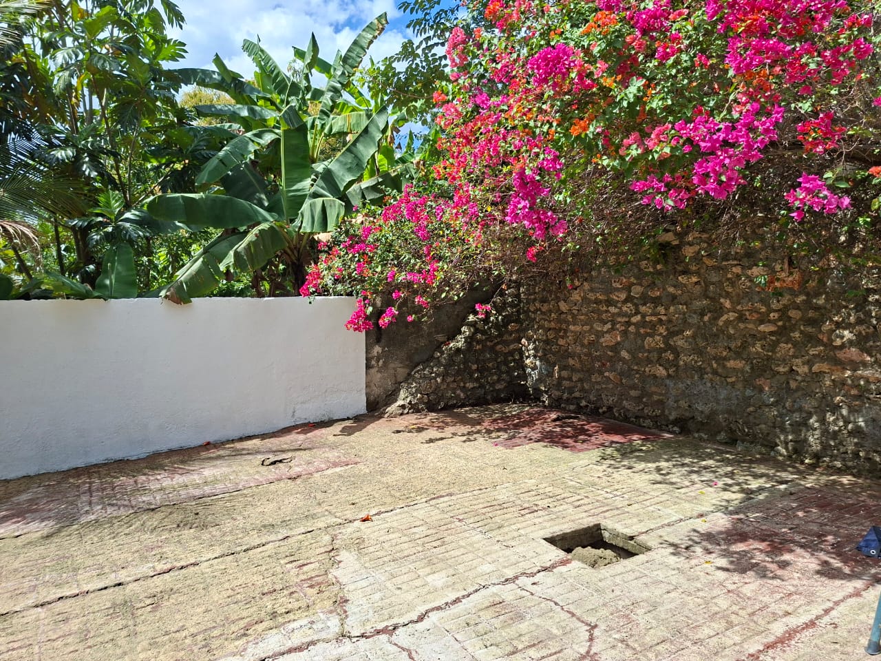 Casa en Venta en Arroyo Manzano Residencial Puerta de Hierro en República Dominicana