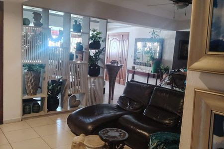 VENDO APARTAMENTO EN EVARISTO MORALES CLASICO en República Dominicana