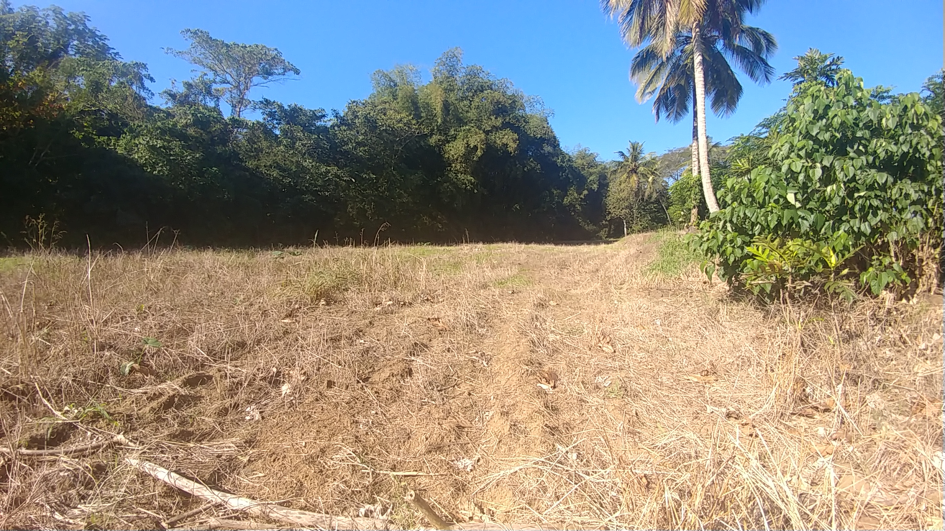 Solar de 729 metros con Acceso al rio en la colonia, piedra blanca en República Dominicana