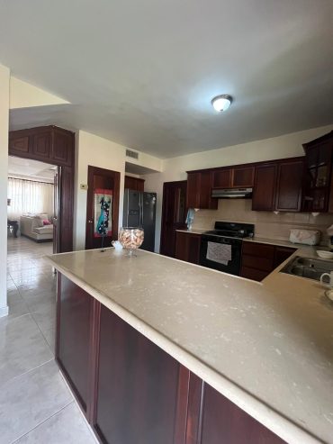 Casa en venta en Arroyo Manzano, Santo Domingo, Distrito Nacional.